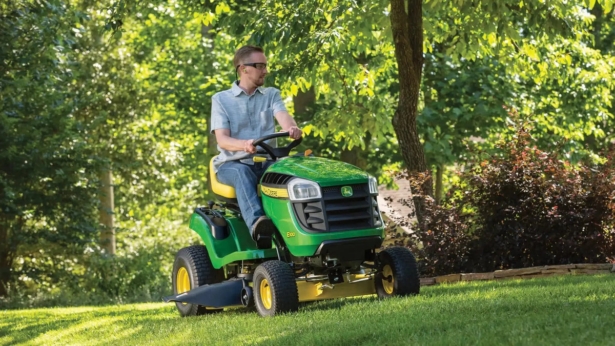 2026 NewJohn Deere S100 ride-on lawnmower, 107 cm (42 inch) cutting width – 17.5 hp petrol hydrostatic drive
